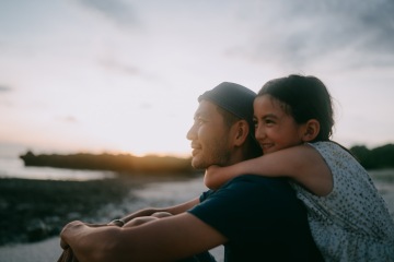 82 % Čechů řeší finanční gramotnost svých dětí, jen zlomek je ale učí investovat